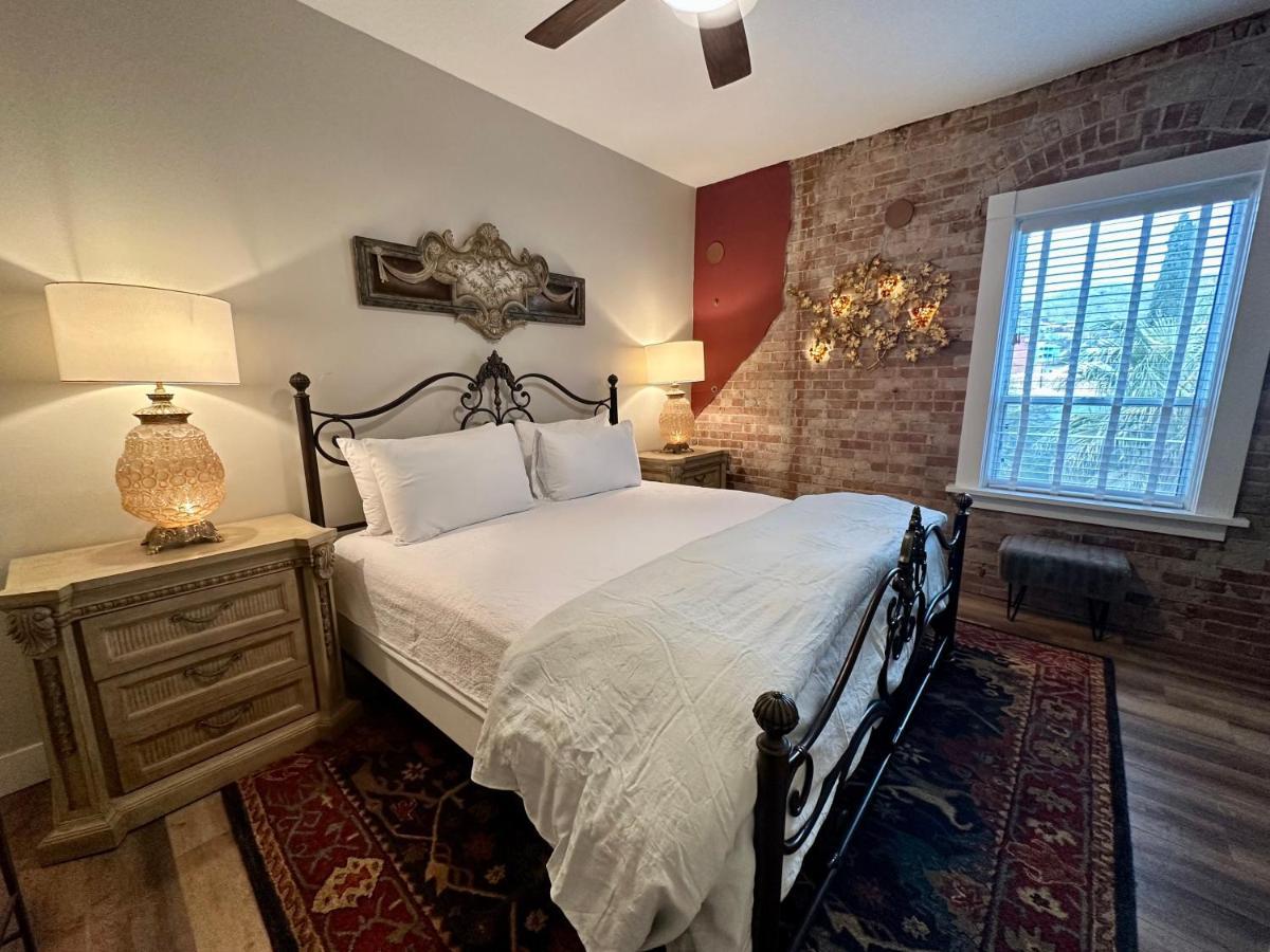 Bisbee Brownstone Suites Eksteriør billede