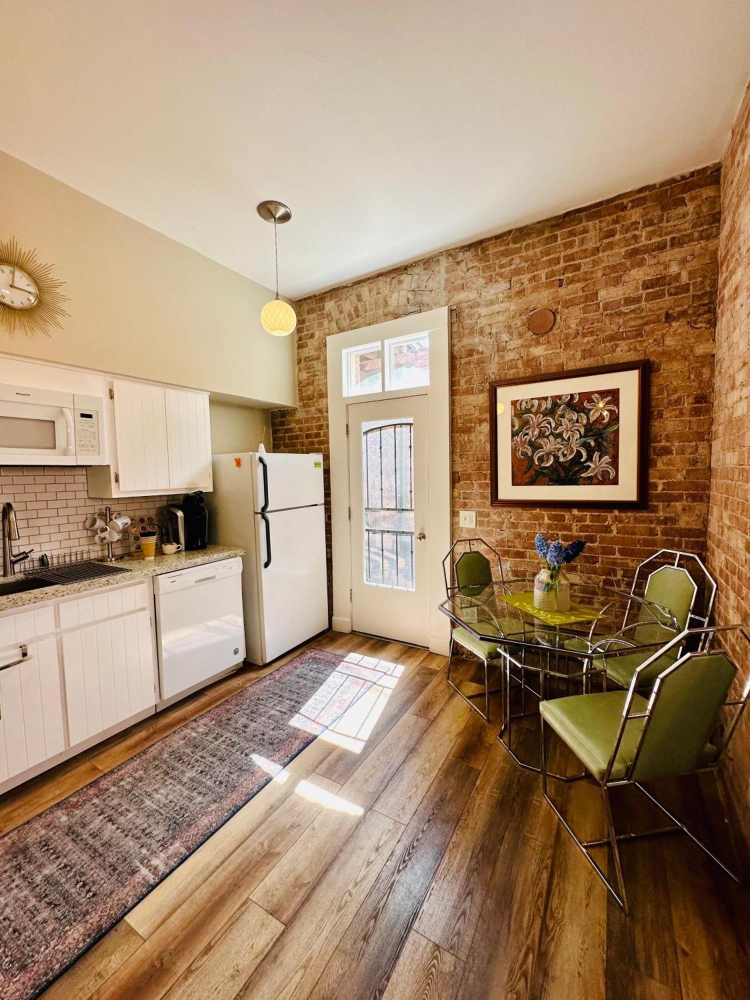 Bisbee Brownstone Suites Eksteriør billede